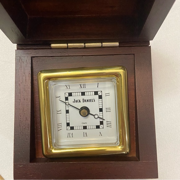 Jack Daniels Clock - Needs Battery - Picture 4 of 13
